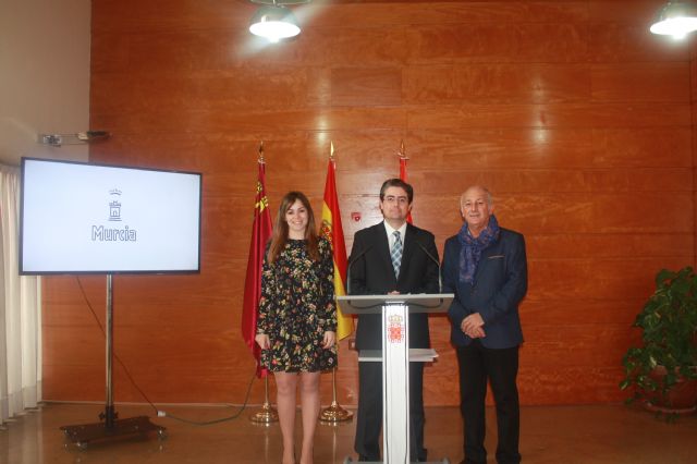 El Ayuntamiento saca a jóvenes del paro  para realizar obras de acondicionamiento en distintos jardines - 1, Foto 1