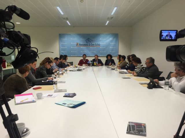 El Alcalde de Torre-Pacheco acompañado de miembros de su equipo de gobierno recibe a los medios de comunicación - 1, Foto 1