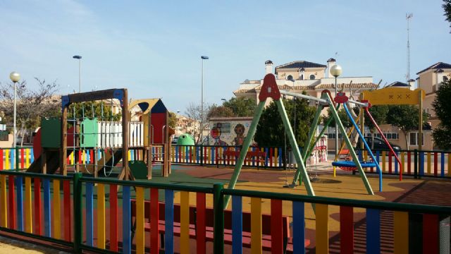 El alcalde y equipo de Gobierno se comprometen con los vecinos de EuroRoda a trabajar juntos para la mejora de la urbanización - 2, Foto 2