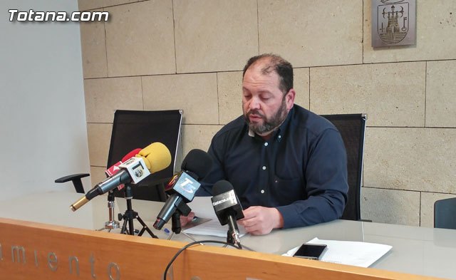 El concejal no adscrito, Juan Carlos Carrillo, ofreció una rueda de prensa para abordar algunos asuntos que se aprobaron en el Pleno ordinario de enero, ente otros temas, Foto 1