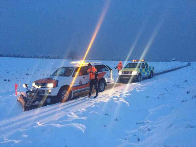 Protección Civil trabaja incansablemente en labores de limpieza vial tras la nieve caída en la madrugada del domingo - 1, Foto 1