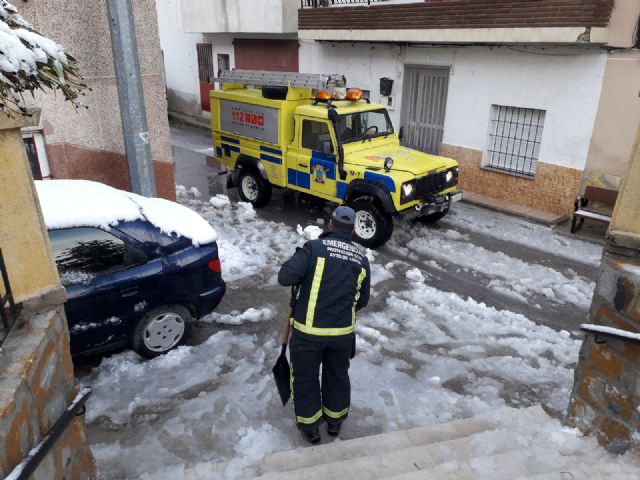 El Servicio Municipal de Emergencias limpia de nieve y hielo casi 50 kms. de carreteras del término municipal durante la jornada del domingo en el marco del Plan Territorial de Emergencias de Lorca - 4, Foto 4