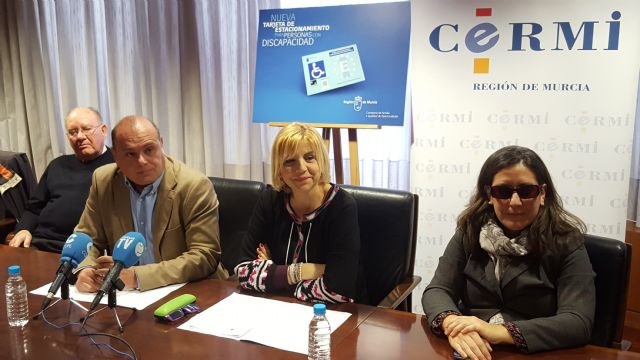La Comunidad regula la tarjeta de estacionamiento para más de 25.000 personas con discapacidad y movilidad reducida - 1, Foto 1