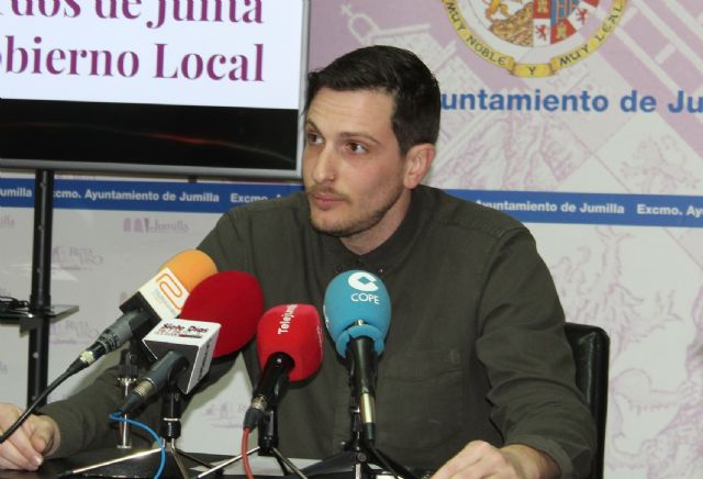 El concejal de Deportes explica las revisiones realizadas en las cubiertas de los pabellones - 1, Foto 1