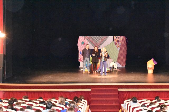 Más de 800 alumnos de Primaria asisten al Ciclo de teatro en inglés - 1, Foto 1
