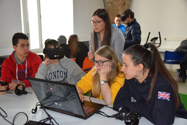 Cerca de 600 alumnos de Secundaria y Bachillerato harán prácticas de realidad virtual y Electrónica en el aula STEM de Teleco - 1, Foto 1