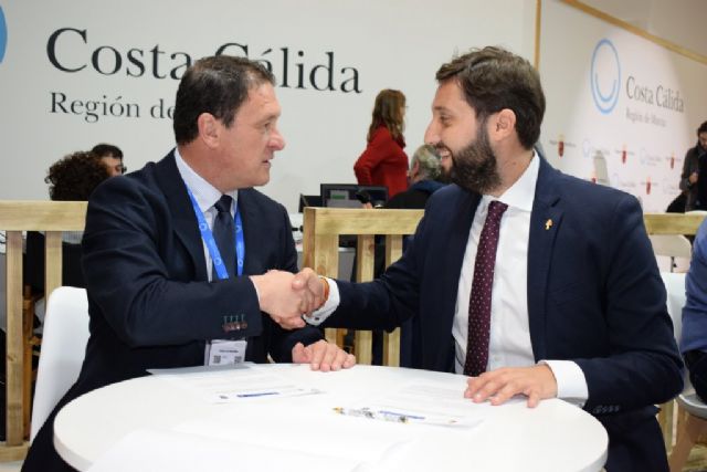 El ayuntamiento y el ITREM firman en Fitur el convenio para el desarrollo y promoción de la ruta 8 de EuroVelo - 2, Foto 2