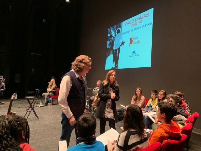 Más de 800 estudiantes de Secundaria disfrutan en el Teatro Romea del concierto por la Paz y la Igualdad de Género - 1, Foto 1