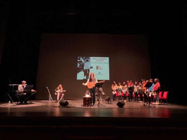 Más de 800 estudiantes de Secundaria disfrutan en el Teatro Romea del concierto por la Paz y la Igualdad de Género - 2, Foto 2