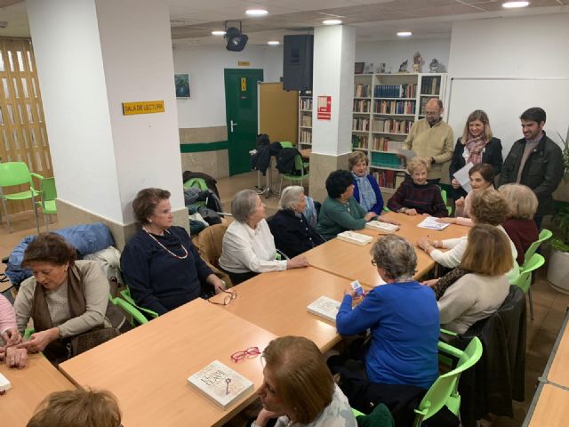 La Concejalía de Mayores estudia ampliar el número de clubes de lectura a otros centros sociales del municipio - 2, Foto 2