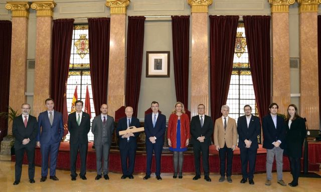 El Salón de Plenos acoge el nombramiento del Bernardo Kliksberg, ´padre de la RSC´, como decano de su escuela homónima - 2, Foto 2