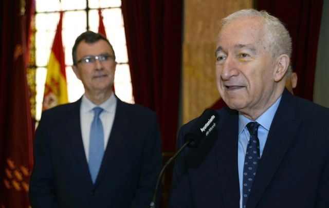 El Salón de Plenos acoge el nombramiento del Bernardo Kliksberg, ´padre de la RSC´, como decano de su escuela homónima - 3, Foto 3