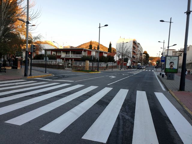 Concluyen los trabajos de señalización horizontal en las travesías del casco urbano y las labores continúan en pedanías - 1, Foto 1