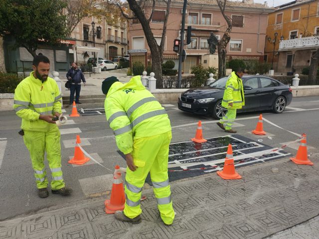 Concluyen los trabajos de señalización horizontal en las travesías del casco urbano y las labores continúan en pedanías - 3, Foto 3