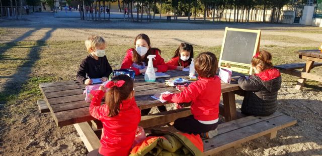 El Ayuntamiento suprime zonas de merenderos en las Fuentes del Marqués, al tiempo que repone bancos rotos y coloca nuevos para el descanso en el paseo - 1, Foto 1