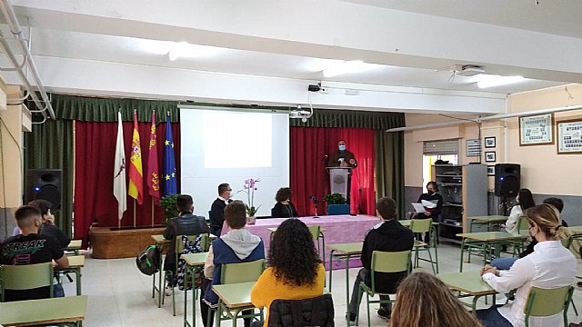 Acto Académico de presentación de la primera promoción del Bachillerato de Investigación de Totana, Foto 4