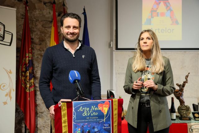 Regresa a Lorca la propuesta gratuita 'Arte Neón y Vino', esta vez en pareja, para fomentar la creatividad de los jóvenes - 5, Foto 5