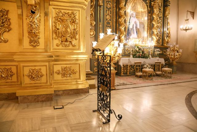 El Ayuntamiento entrega un 'ambón' de forja y dos bancos reclinatorios al Paso Blanco para la capilla del Rosario - 3, Foto 3