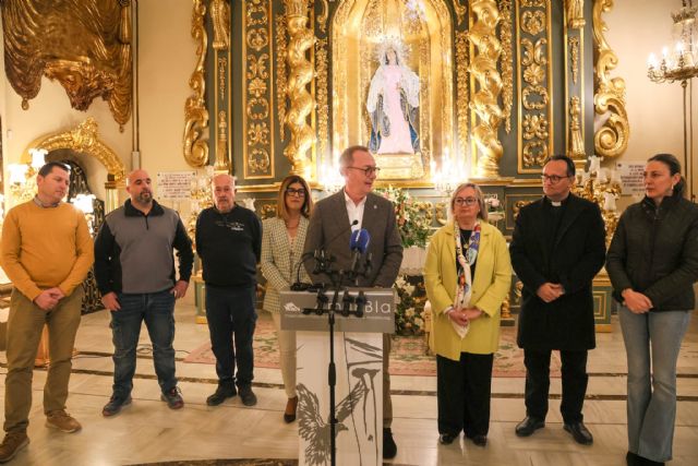El Ayuntamiento entrega un 'ambón' de forja y dos bancos reclinatorios al Paso Blanco para la capilla del Rosario - 4, Foto 4
