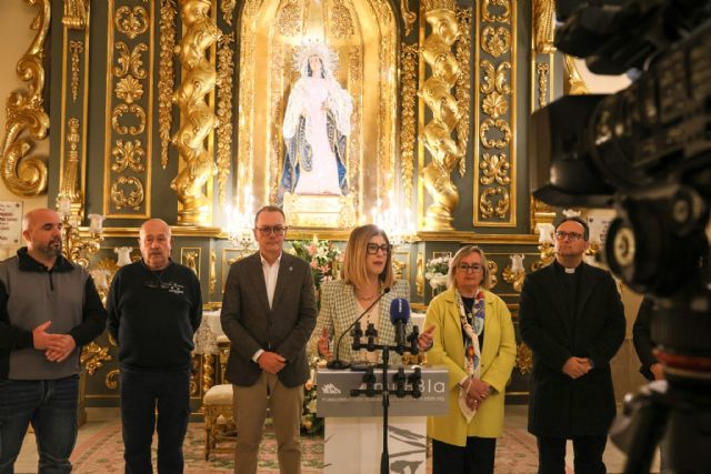 El Ayuntamiento entrega un 'ambón' de forja y dos bancos reclinatorios al Paso Blanco para la capilla del Rosario - 5, Foto 5