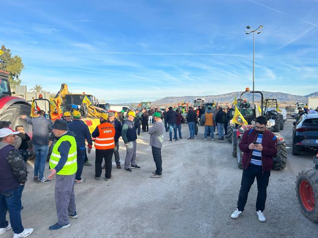 Izquierda Unida-Verdes apoya la huelga del campo en Archena y denuncia que el acuerdo UE-Mercosur y los recortes de la PAC asfixian al campo murciano, Foto 4