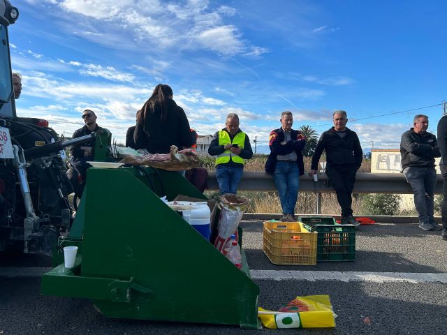 Izquierda Unida-Verdes apoya la huelga del campo en Archena y denuncia que el acuerdo UE-Mercosur y los recortes de la PAC asfixian al campo murciano, Foto 6