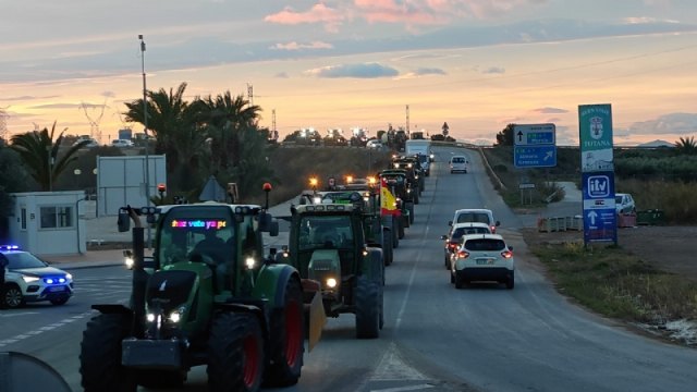 Autoridades municipales se unen a las movilizaciones y reivindicaciones del campo totanero y regional contra los últimos acuerdos de la Política Agraria Europea y la inseguridad hídrica, Foto 4