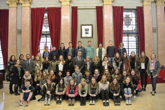 El Alcalde da la bienvenida a Murcia a estudiantes alemanes de un intercambio lingüístico - 2, Foto 2