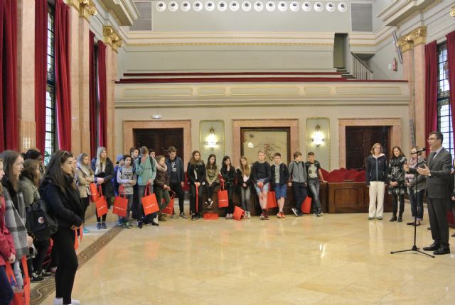 El Alcalde da la bienvenida a Murcia a estudiantes alemanes de un intercambio lingüístico - 3, Foto 3