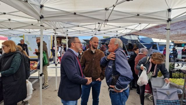El PSOE exige al Ayuntamiento de Lorca que respete a los vendedores del mercado - 1, Foto 1
