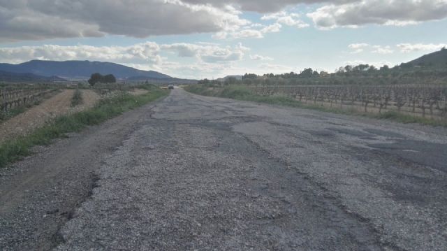 El PSOE reclama desde la carretera del Ardal el arreglo de los 14 kilómetros de esta vía que soporta un notable tráfico agrícola - 3, Foto 3