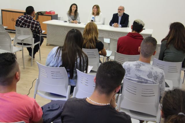Cruz Roja imparte un curso de servicio básico de restaurantes dirigido a jóvenes desempleados - 1, Foto 1
