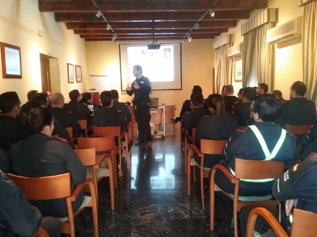 La Policia Local forma a militares del Arsenal de Cartagena en materia de seguridad vial y trafico - 1, Foto 1