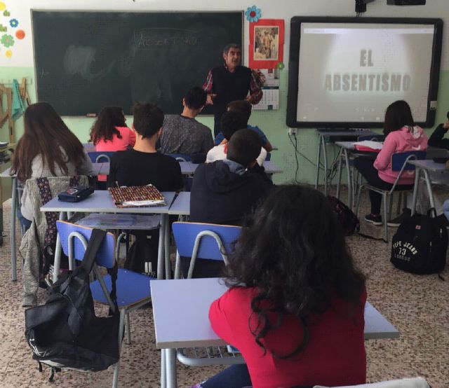 Un programa municipal trabaja para prevenir el absentismo escolar - 1, Foto 1