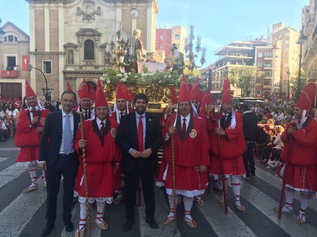 Fernando López Miras asiste a la procesión de Los Coloraos en Murcia - 1, Foto 1