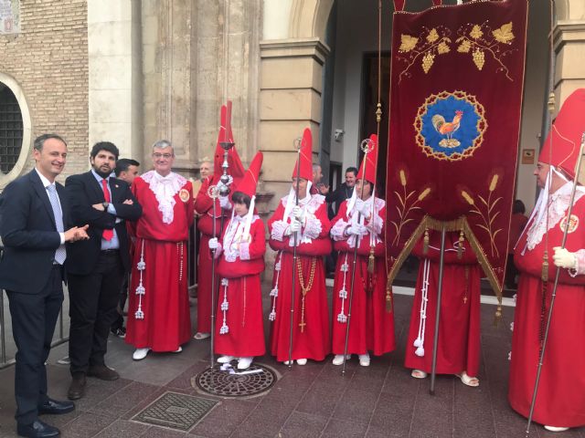 Fernando López Miras asiste a la procesión de Los Coloraos en Murcia - 2, Foto 2