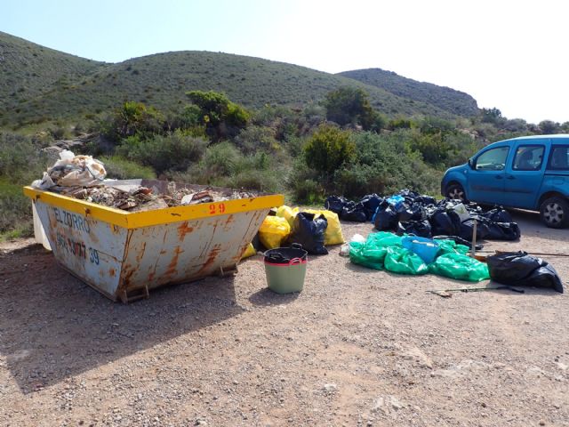 ARBA Cartagena-La Unión realiza una macrolimpieza de escombros y residuos en Portmán - 3, Foto 3