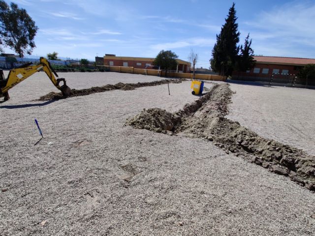 El Ayuntamiento de Lorca inicia la plantación de más de una treintena de árboles en los colegios Juan González y Alfonso García de Purias - 1, Foto 1