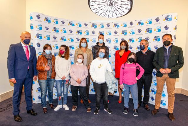 Isabel Franco asiste a la inauguración de la I Edición de Talleres de pintura creativa Down-Arte. Un cuadro para una ilusión - 1, Foto 1