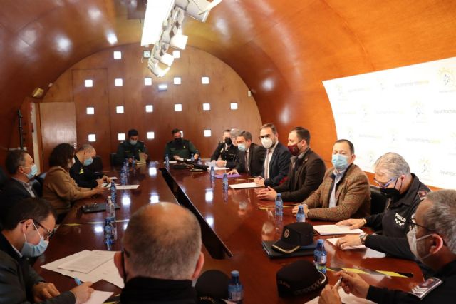 El Ayuntamiento de Lorca coordina un dispositivo especial de seguridad formado por 400 efectivos que garantizarán el correcto desarrollo de la Semana Santa 2022 - 2, Foto 2
