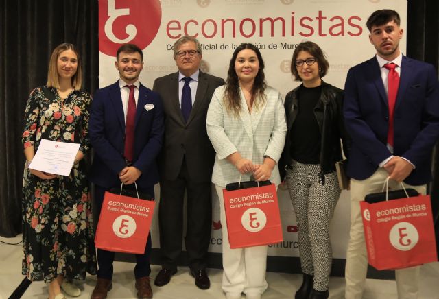 Cuatro alumnos de la UCAM, premiados por el Colegio de Economistas de la Región de Murcia - 1, Foto 1