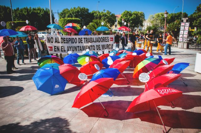 El SIME protesta contra los despidos en el Ayuntamiento de Murcia a ritmo de batucada - 2, Foto 2