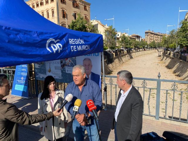 El PP de Totana conciencia a pie de calle sobre los daños que provoca el cierre del trasvase Tajo-Segura y la necesidad de reivindicar su mantenimiento, Foto 6