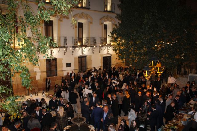 El interés por mostrar la versatilidad del casco antiguo de Lorca lleva el vino de honor del pregón de la Semana Santa a la calle Abad de los Arcos - 1, Foto 1