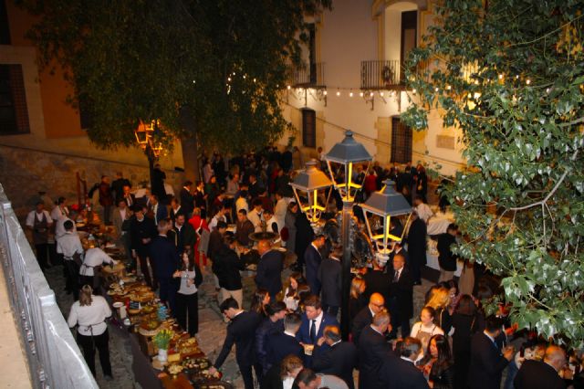 El interés por mostrar la versatilidad del casco antiguo de Lorca lleva el vino de honor del pregón de la Semana Santa a la calle Abad de los Arcos - 3, Foto 3