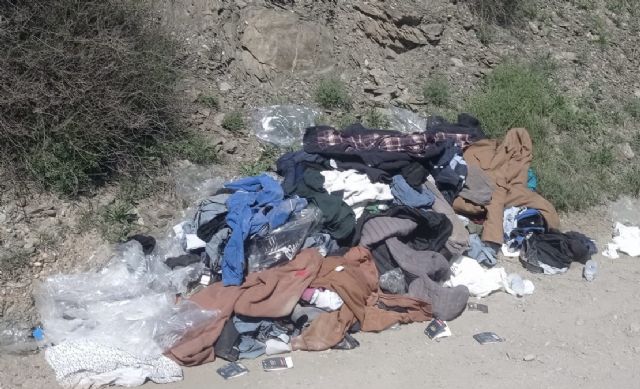 VOX denuncia la falta de vigilancia en la costa lorquina tras la llegada de una nueva patera - 1, Foto 1