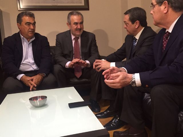 El PSOE propone a los empresarios aunar fuerzas para conseguir la llegada del AVE a la Región y el soterramiento - 1, Foto 1