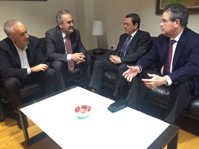 El PSOE propone a los empresarios aunar fuerzas para conseguir la llegada del AVE a la Región y el soterramiento - 2, Foto 2