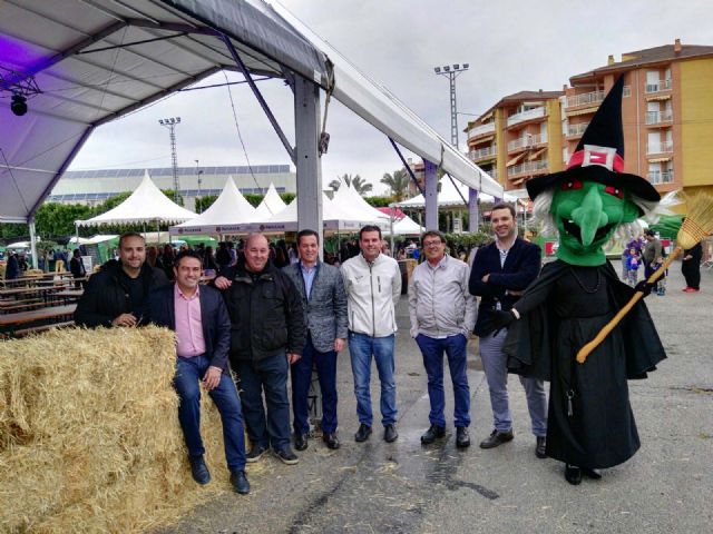 Comenzó en la tarde de ayer en Alcantarilla el primer BRUJOFEST hasta el lunes próximo 1 de mayo, doce conciertos, feria de la cerveza, seis caravanas de food truck y la final del concurso Bruja Pop - 2, Foto 2