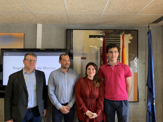 La secretaria general de Educación recibe al ganador del certamen nacional de traducción de latín, Ignacio Martínez - 1, Foto 1